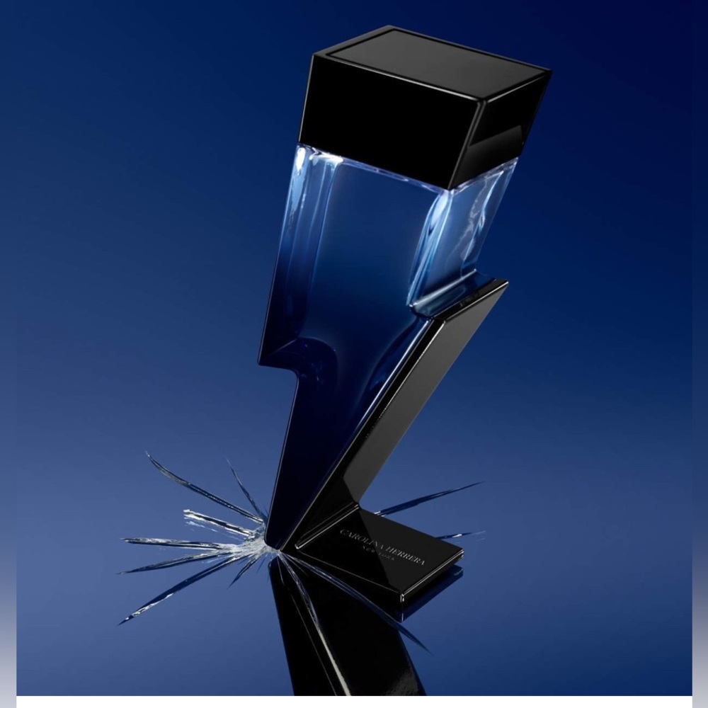 Carolina Herrera Bad Boy Cobalt Packaging in Black and Blue parfum 1.5 ml